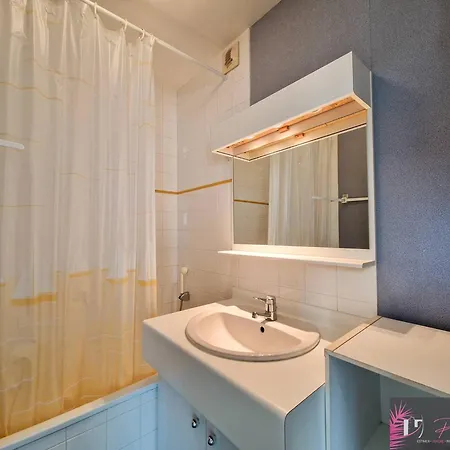 Lägenhet Lumineux Avec Balcon Pres De La Plage, Parking, Wifi - Fr-1-825-51