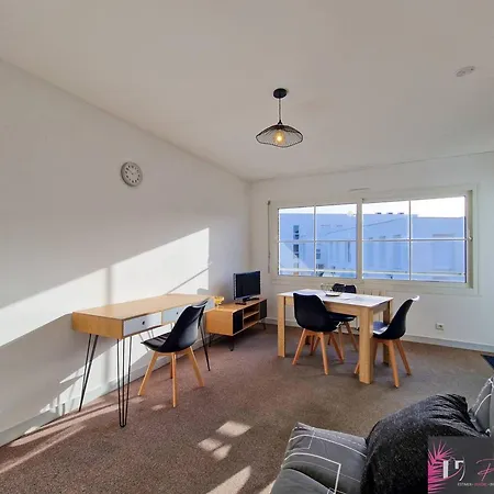 Lumineux Avec Balcon Pres De La Plage, Parking, Wifi - Fr-1-825-51 Lägenhet