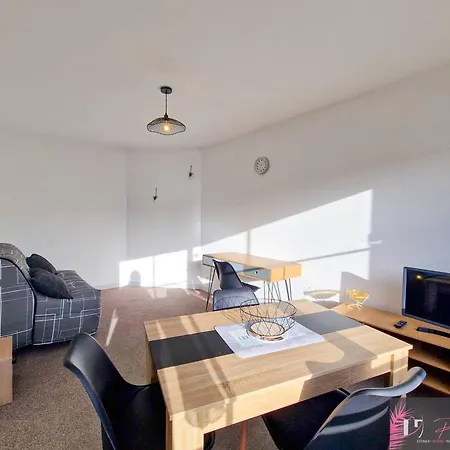 Lumineux Avec Balcon Pres De La Plage, Parking, Wifi - Fr-1-825-51 Lägenhet *